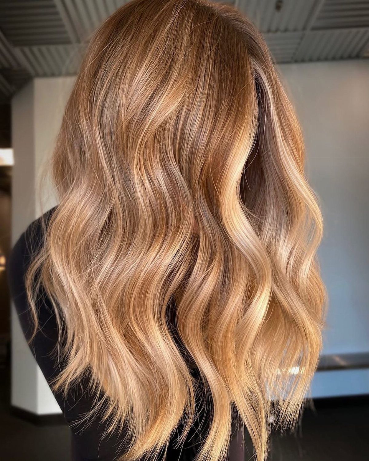 Wavy copper blonde hair with golden highlights and lighter ends