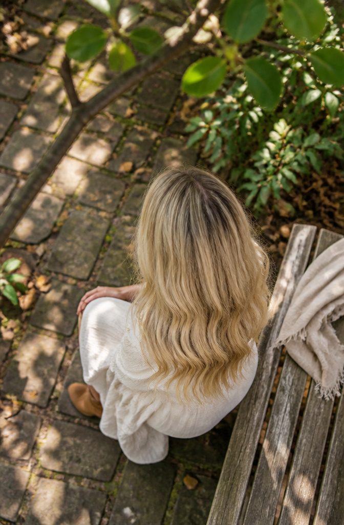 Light blonde hair with natural variation and softly textured pale lengths