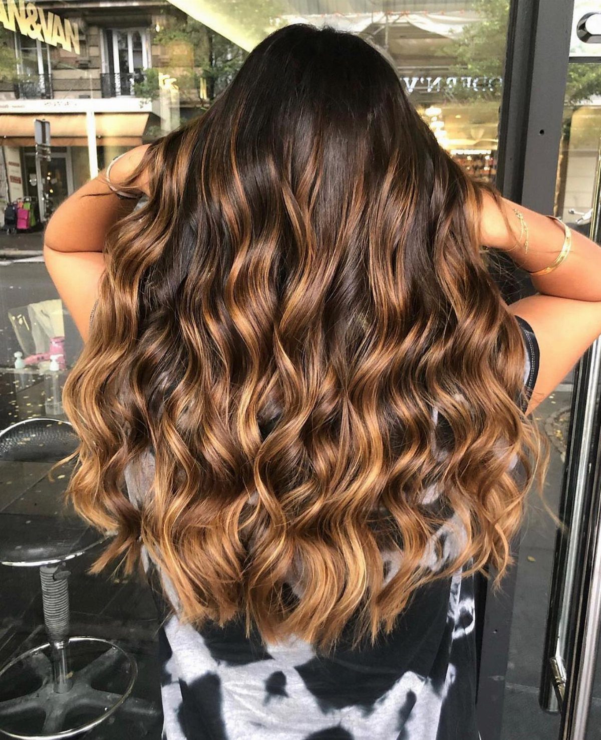 Long brunette waves with blended honey-brown balayage highlights