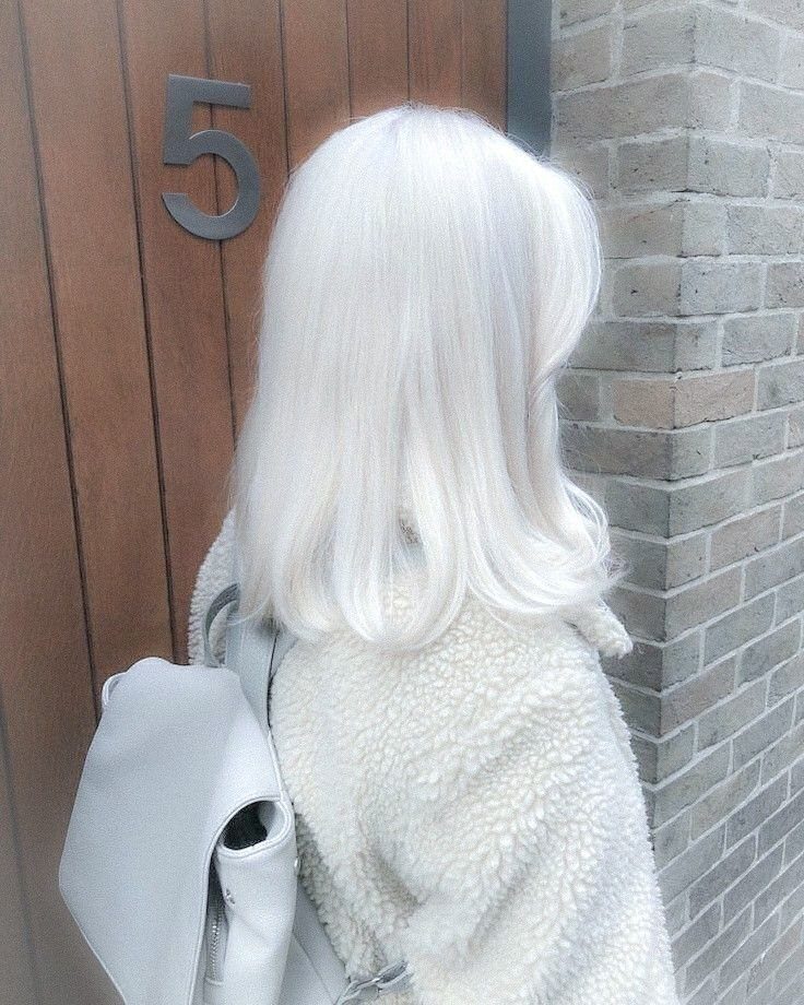 Pale blonde hair with smooth lengths and ends curled under